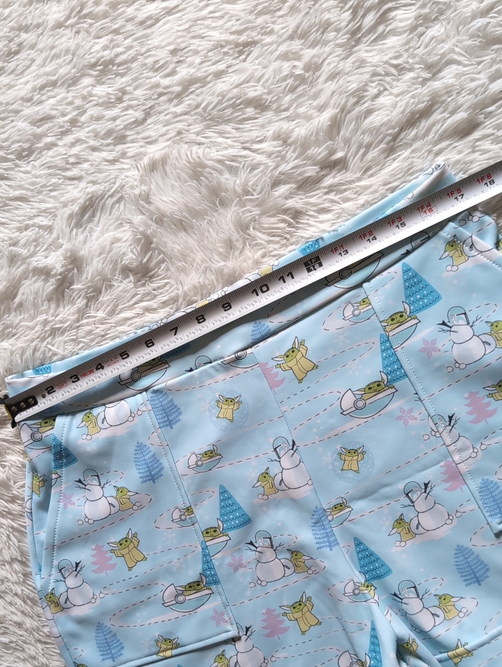 Blackmilk Star Wars The Child Winter Wonderland Baby Yoda Cuffed Shorts XL - Picture 9 of 12